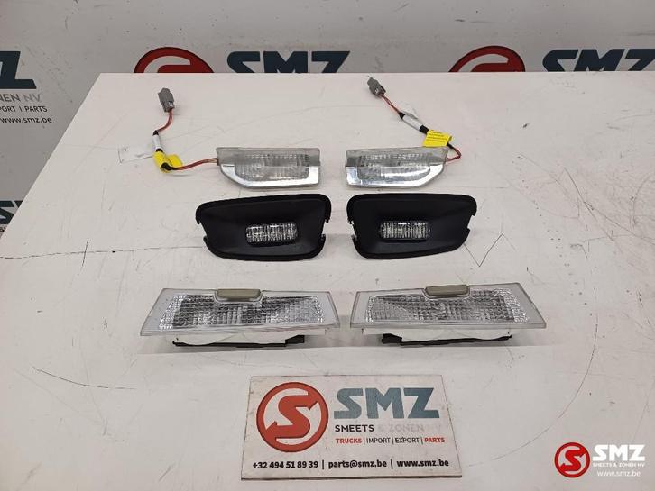 Occ ensemble éclairage cabine porte + toit + intér, Autos : Pièces & Accessoires, Pièces camion, Volvo, Autres pièces automobiles