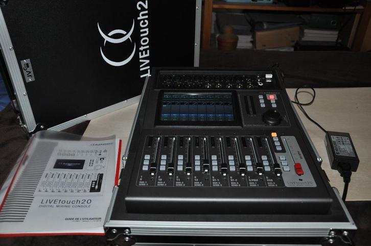 Digital Mixing Control LIVEtouch20, Musique & Instruments, Tables de mixage, Comme neuf, 10 à 20 canaux, Entrée micro, Enlèvement