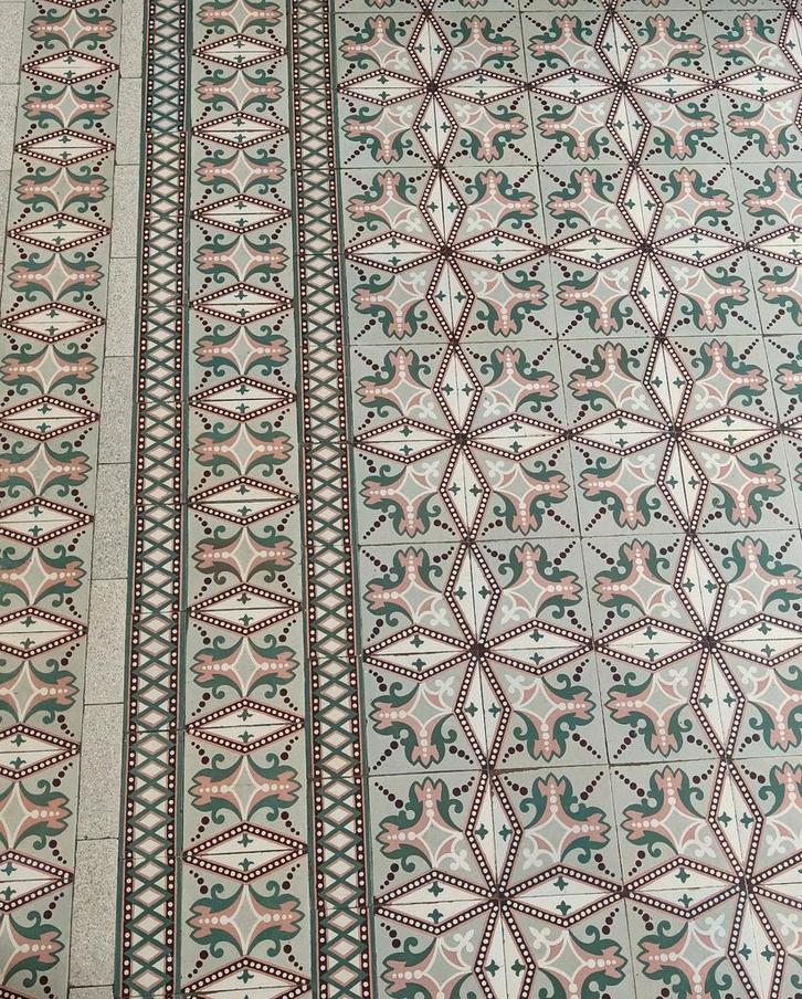 Oude cementtegels - compleet tapijtpatroon +/- 30 m², Maison & Meubles, Ameublement | Tapis & Moquettes, Rond, Enlèvement