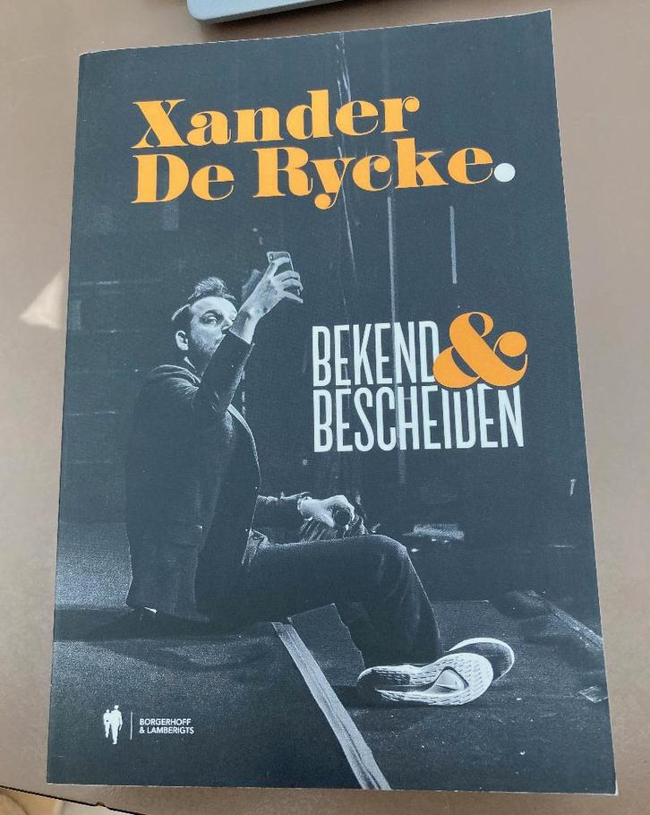 Boek Xander De Rycke - Bekend & Bescheiden, Boeken, Film, Tv en Media, Zo goed als nieuw, Overige typen, Ophalen of Verzenden