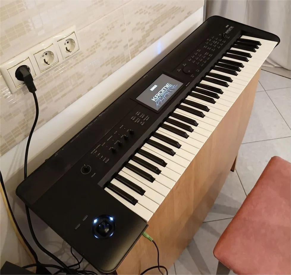 Korg Krome synthesizer, Muziek en Instrumenten, Synthesizers, Zo goed als nieuw, 61 toetsen, Korg, Met midi-aansluiting, Ophalen of Verzenden