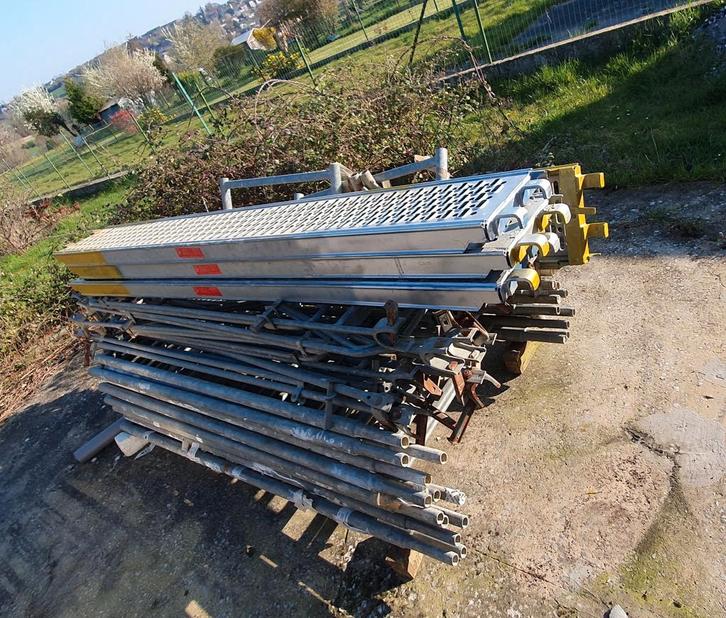 Lot Complet Échafaudage + Étançons – État Impeccable !, Bricolage & Construction, Échafaudages, Utilisé, Échafaudage de façade