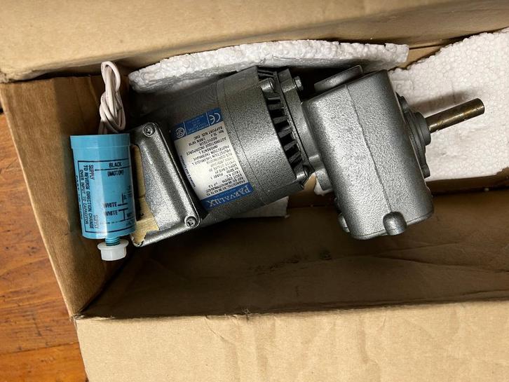 PARVALUX 60W reductiemotor, uitgangssnelheid 14 RPM, Doe-het-zelf en Bouw, Motoren, Nieuw, Elektromotor, Minder dan 1400 rpm, Ophalen of Verzenden