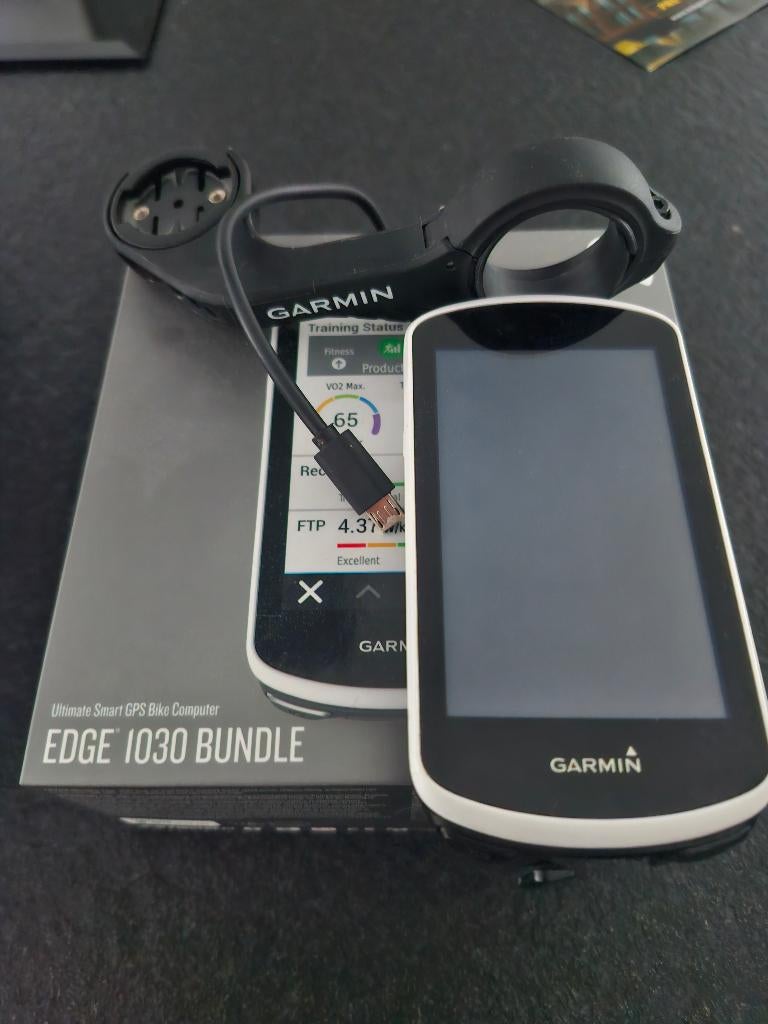 Garmin Edge 1030 bundel - zonder hartslagmeter, Fietsen en Brommers, Fietsaccessoires | Fietscomputers, Zo goed als nieuw, GPS