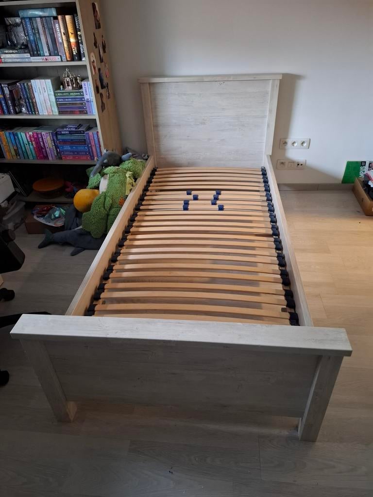Bed 90 x 200  met lattenbodem te koop, Huis en Inrichting, Slaapkamer | Bedden, Ophalen, 90 cm, Eenpersoons, Beige