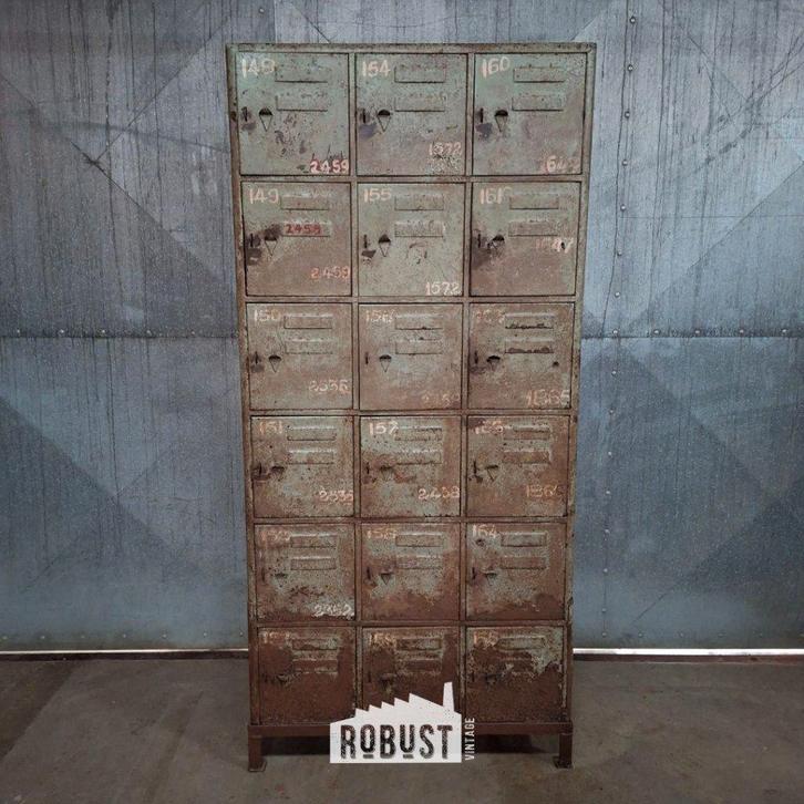 Lockerkast / vakkenkast / metalen kast met deurtjes, Huis en Inrichting, Kasten | Lockerkasten, Gebruikt, Ophalen of Verzenden