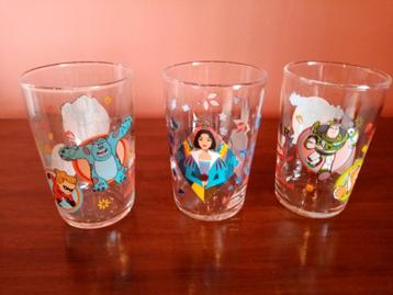 12 verres à eau ou de collection beschikbaar voor biedingen