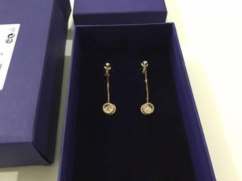 swarovski Generation clip oorbellen Wit, Roségoudkleurige, Handtassen en Accessoires, Oorbellen, Nieuw, Hangers, Glas, Wit, Met kristal
