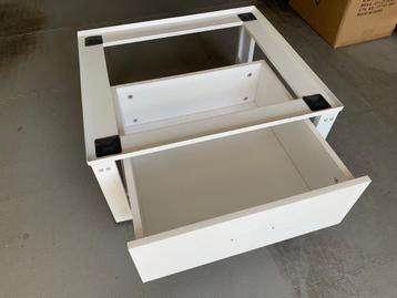 Extra lade onder de wasmachine of droger  beschikbaar voor biedingen