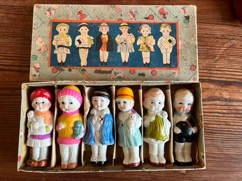 Penny doll. Porselein figuur, poppenhuis, japan, Antiek en Kunst, Antiek | Speelgoed, Ophalen of Verzenden