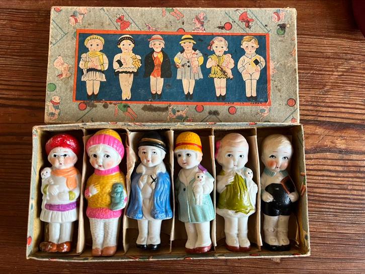 Penny doll. Porselein figuur, poppenhuis, japan, Antiek en Kunst, Antiek | Speelgoed, Ophalen of Verzenden