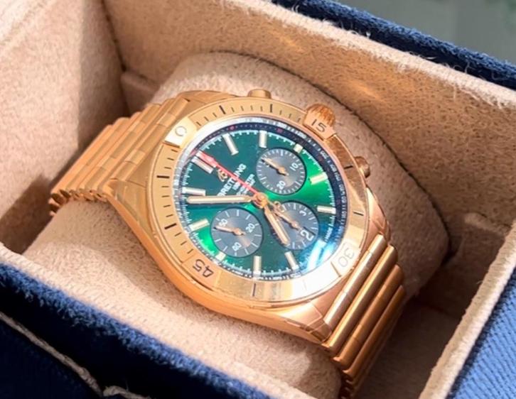 Breitling Chronomat 42 One of 50 Limited Edition NIEUW, Handtassen en Accessoires, Horloges | Heren, Nieuw, Breitling, Goud, Goud