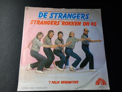 De Strangers ‎– Strangers' Rokken On 45 - '7 Als nieuw, Cd's en Dvd's, Vinyl Singles, Zo goed als nieuw, Single, Pop, 7 inch, Ophalen of Verzenden