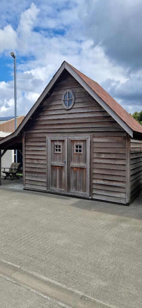 Ceder  berging/tuinhuis, Tuin en Terras, Tuinhuizen, Gebruikt, Tuinhuis, Hout, 500 cm of meer, 200 tot 400 cm, 3 ramen of meer