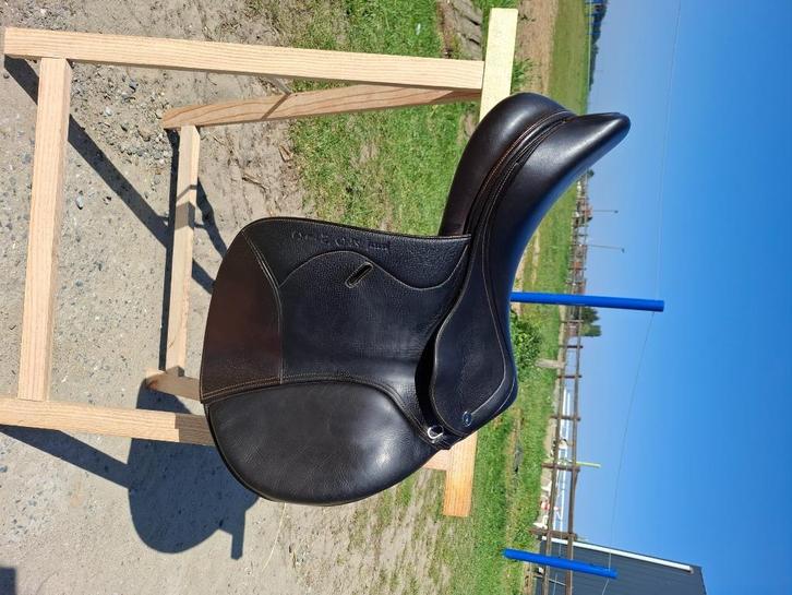 Ikonic Classic Jumping 17,5″ zadel — Havana (2018), Dieren en Toebehoren, Paarden en Pony's | Zadels, Gebruikt, Springen, Ophalen