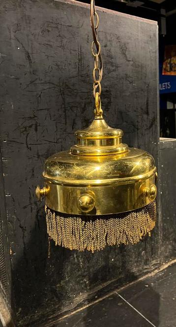 23 stuks ‘70’s lampen met messing kap beschikbaar voor biedingen