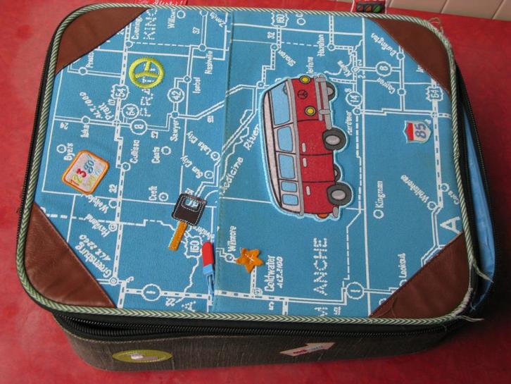 leuke vrolijke rolkoffer trolley handbagage kind Dushi, Handtassen en Accessoires, Koffers, Gebruikt, Overige materialen, Minder dan 50 cm