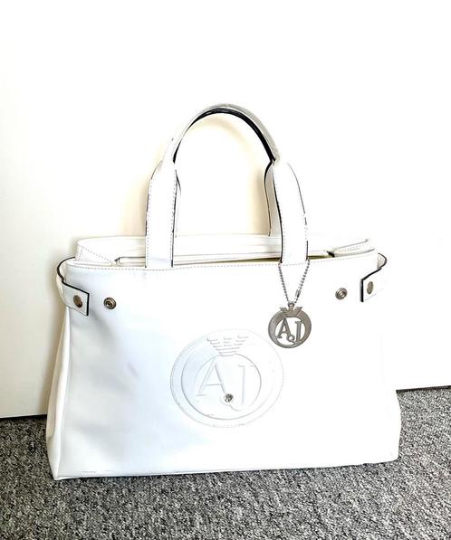 Sac Armani Jeans blanc brillant, Bijoux, Sacs & Beauté, Sacs | Sacs Femme, Comme neuf, Sac à main, Blanc