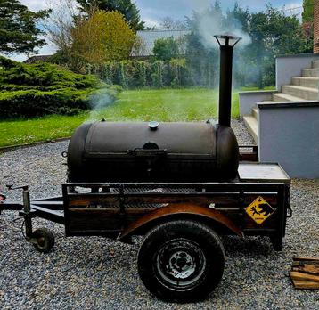 Barbecue fumoir smoker sur remorque  beschikbaar voor biedingen