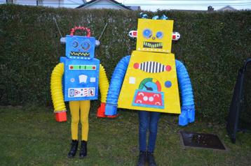 carnavalskostuum robots maked singer beschikbaar voor biedingen