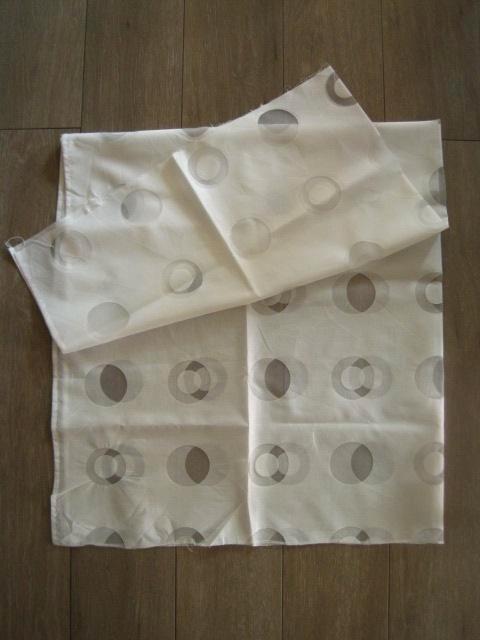 Tissu voile blanc à boules - 4 pièces, Hobby & Loisirs créatifs, Tissus & Chiffons, Utilisé, Blanc, Enlèvement ou Envoi