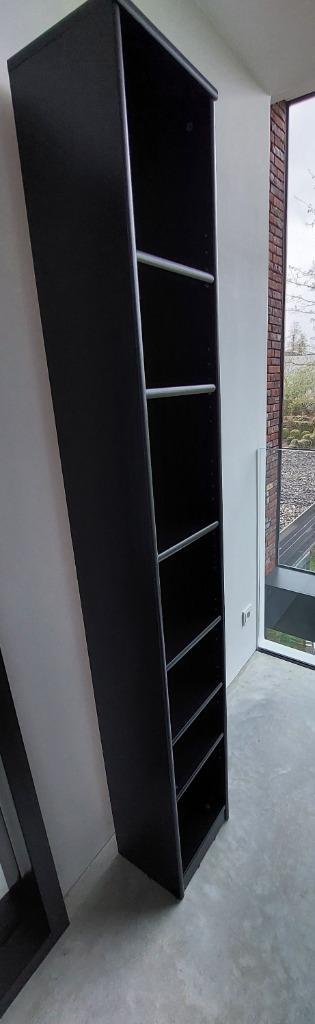 Zwarte smalle stellingkast  (brxdxh 28x25x197), Huis en Inrichting, Kasten | Stellingkasten, Zo goed als nieuw, Ophalen