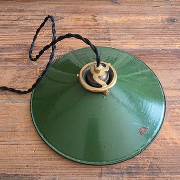 Drie vintage industriële geëmailleerde hanglampen. PR/ST.  beschikbaar voor biedingen