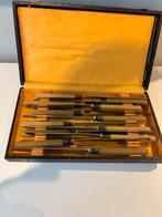 8 anciens couteaux en bakélite et inox, Antiquités & Art, Antiquités | Couverts, Enlèvement ou Envoi