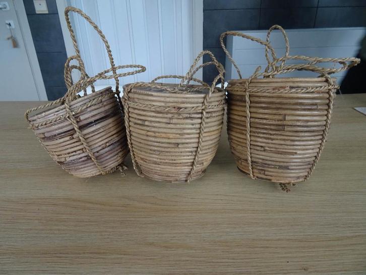3 rotan plantenhangpotten voor binnen of buiten, Huis en Inrichting, Tafelkleden, Zo goed als nieuw, Rond, Binnen, Ophalen of Verzenden