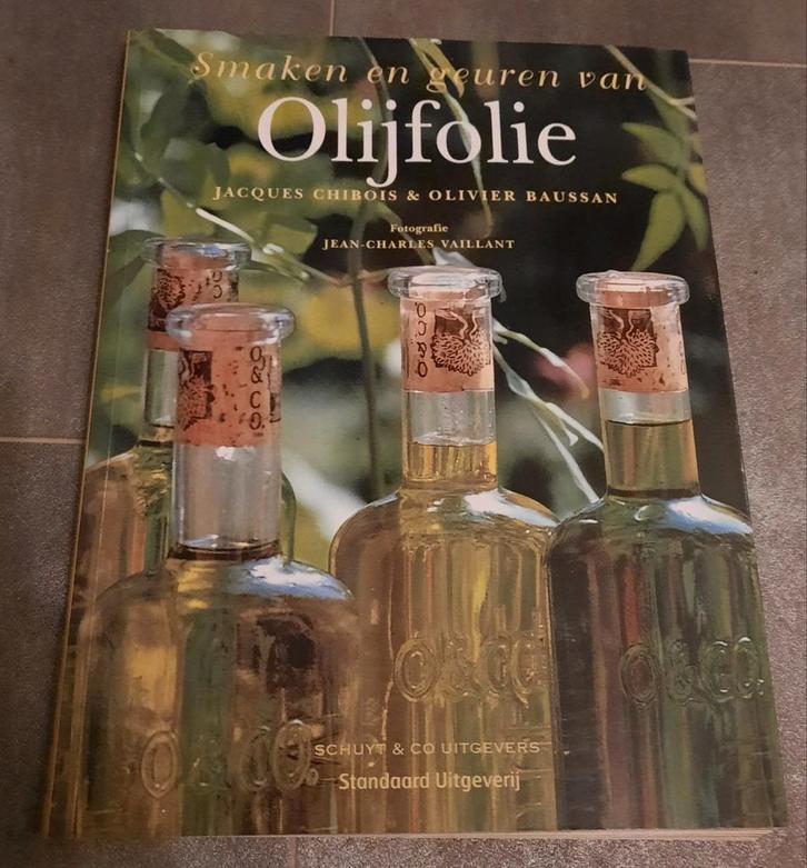 Boek "Smaken en geuren van olijfolie", Boeken, Kookboeken, Gelezen, Italië, Ophalen of Verzenden