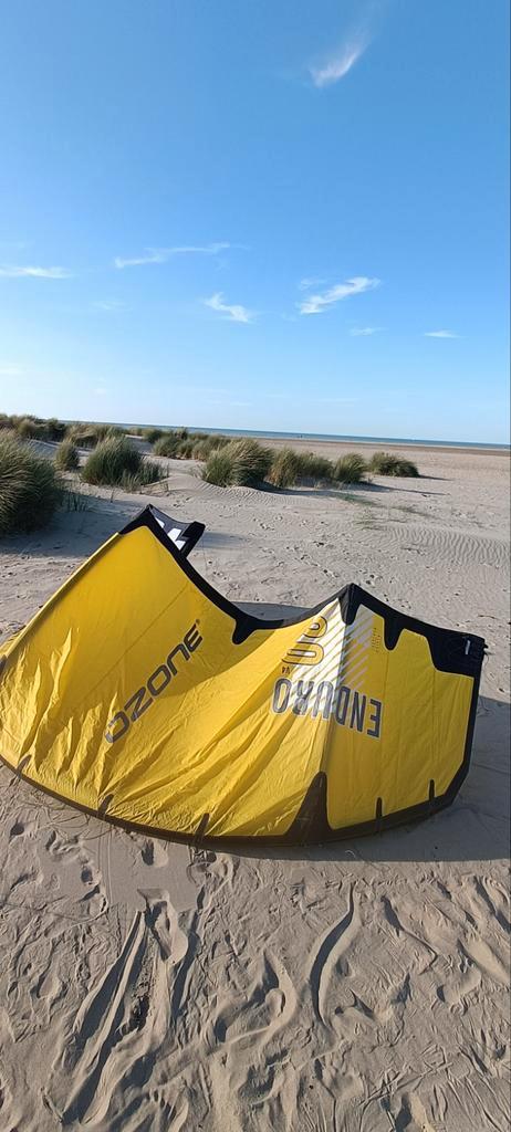 Kite Ozone Enduro V4 8m + Contact bar V4, Watersport en Boten, Kitesurfen, Gebruikt, Kite, 8 m², Geen board, Ophalen