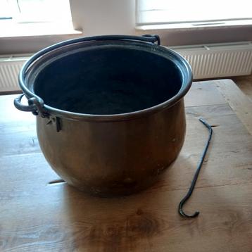 antiek koperen  ketel beschikbaar voor biedingen