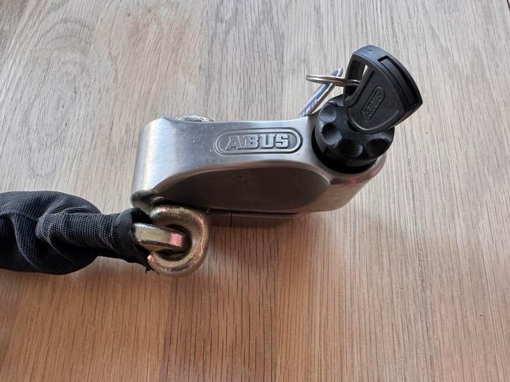Abus XPlus Alarm remschijfslot met bijhorende ketting, Motoren, Accessoires | Sloten, Zo goed als nieuw, Ophalen of Verzenden