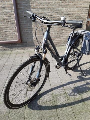 DAMES Stads/Trekking Fiets met riemaandrijving beschikbaar voor biedingen
