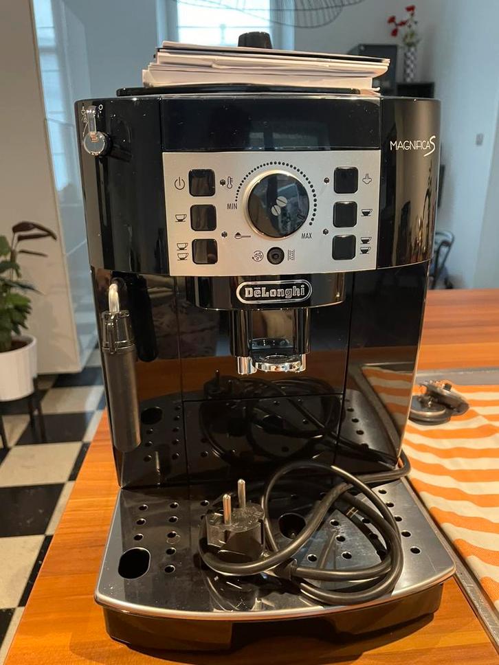Nieuw Delonghi Magnifica S-koffiezetapparaat, Elektronische apparatuur, Koffiezetapparaten