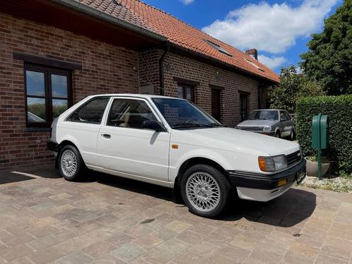 Mazda 323 BF, Autos, Mazda, Particulier, Essence, Hatchback, 3 portes, Boîte manuelle, Blanc, Beige, Cuir synthéthique, Traction avant