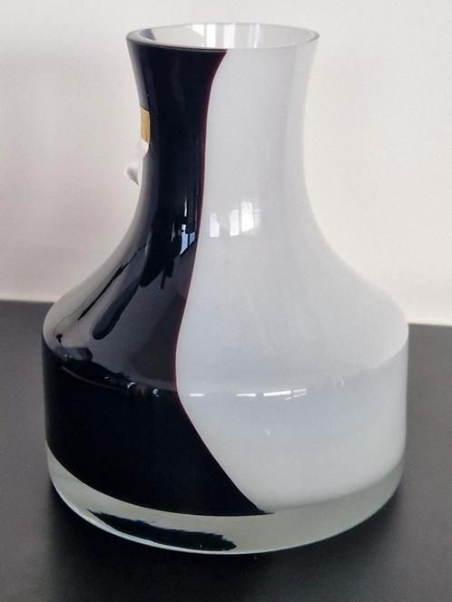 Boussu , Belgisch glas design , cristallin spage zwart wit, Antiquités & Art, Antiquités | Vases, Enlèvement ou Envoi