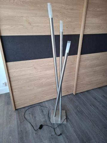 Staanlamp beschikbaar voor biedingen