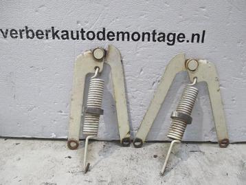 MOTORKAPSCHARNIER links en rechts Mercedes-Benz / 8 (W115) beschikbaar voor biedingen