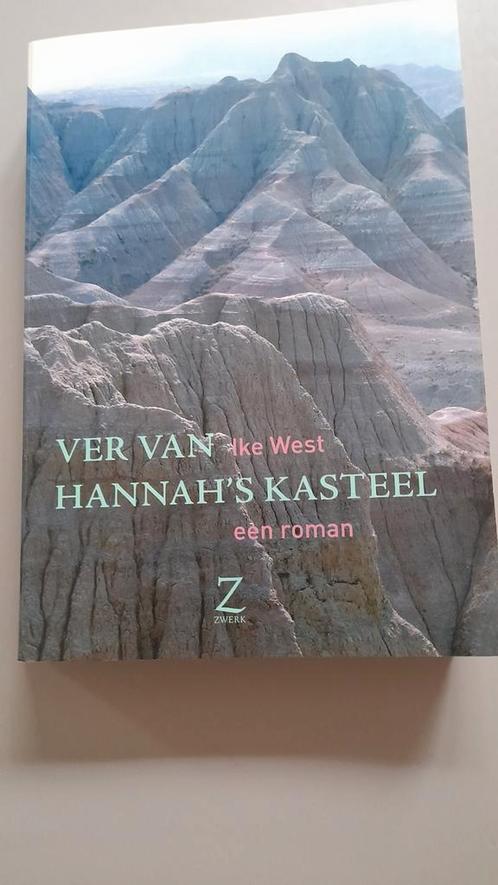 E. West - Ver van Hannah's Kasteel, Boeken, Romans, Zo goed als nieuw, Ophalen of Verzenden