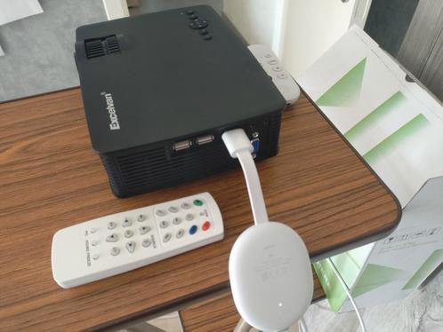 Beamer met afstandsbediening en statief, Audio, Tv en Foto, Mediaspelers, Zo goed als nieuw, Ophalen