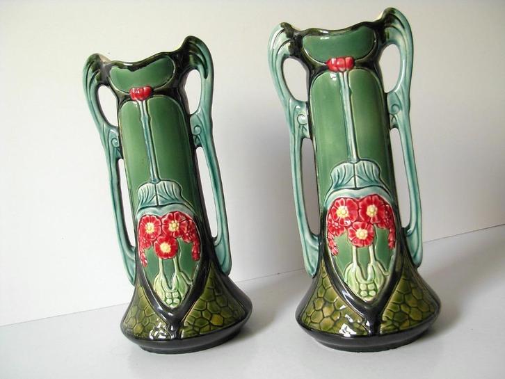 2 Art Nouveau vazen met rode bloemen - Jugendstil, Antiek en Kunst, Antiek | Vazen, Ophalen of Verzenden