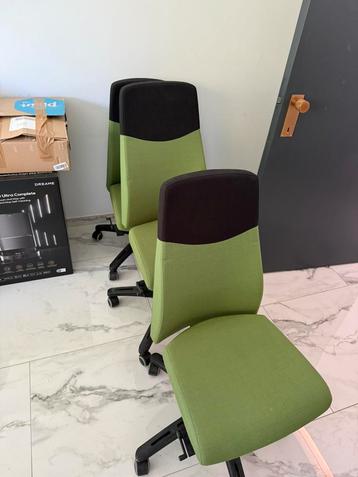 Gratis bureaustoelen beschikbaar voor biedingen