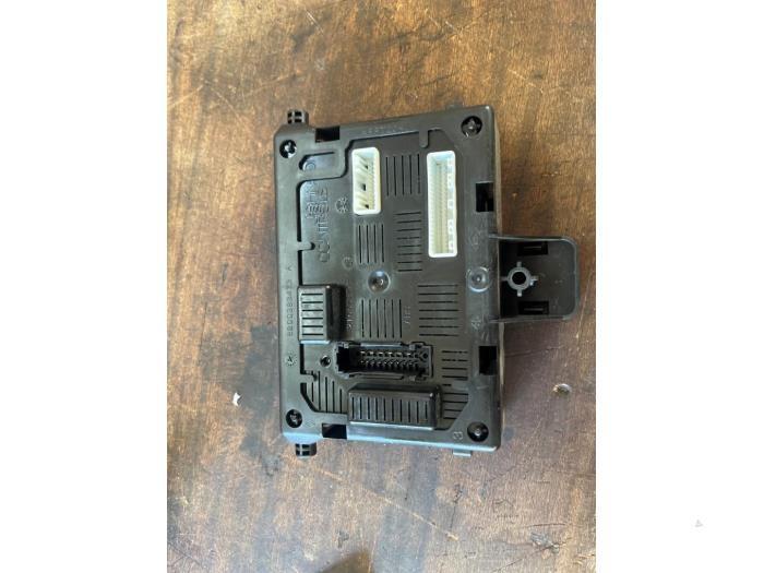 Computer Body Control van een Renault Clio, Auto-onderdelen, Carrosserie, Renault, Gebruikt, 3 maanden garantie, Ophalen of Verzenden