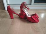 Rode pumps met strik, Pumps, Ophalen of Verzenden, Zo goed als nieuw, Rood