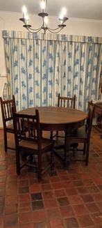 Een ronde/ovale tafel en 4 eikenhouten stoelen, Antiek en Kunst
