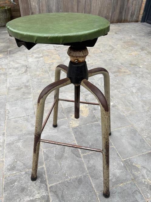 Verstelbare fabriekskruk in goede staat, Antiek en Kunst, Curiosa en Brocante, Ophalen