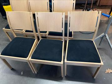Eetkamertafel met 6 stoelen, beschikbaar voor biedingen