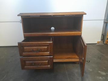 MASIEF HOUTEN TV KAST beschikbaar voor biedingen