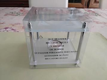 Mooie oliebrander in mat glas beschikbaar voor biedingen
